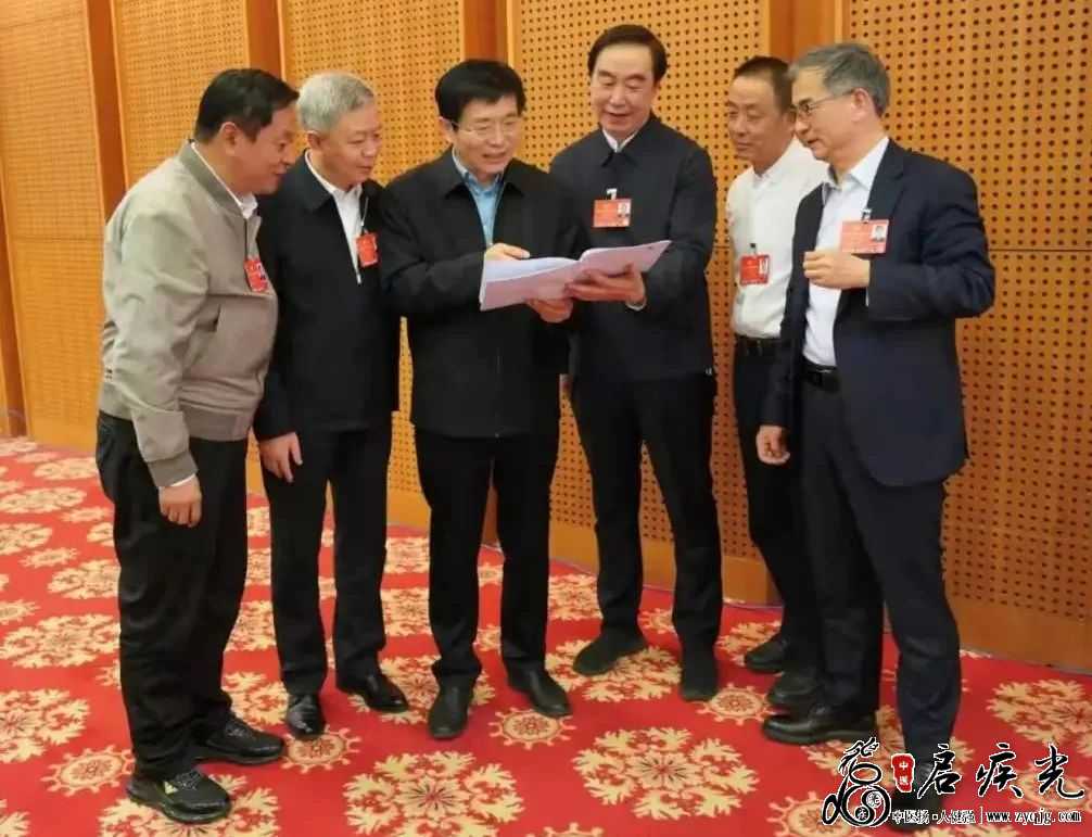 国家中医药管理局局长于文明与全国政协委员杨鸿生、张光奇、于文明、杨关林、孟庆才、.jpg